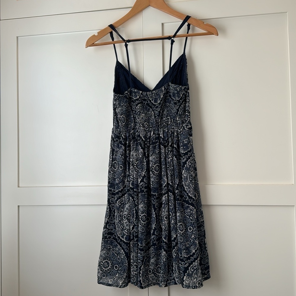 Hollister Women's Strappy Paisley Blue White Dress Small - Picture 6 of 9